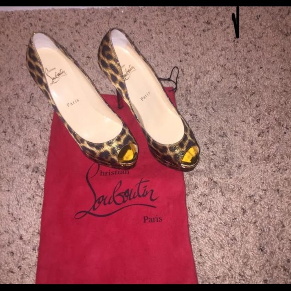 Red bottoms authentic - Picture 2 of 3